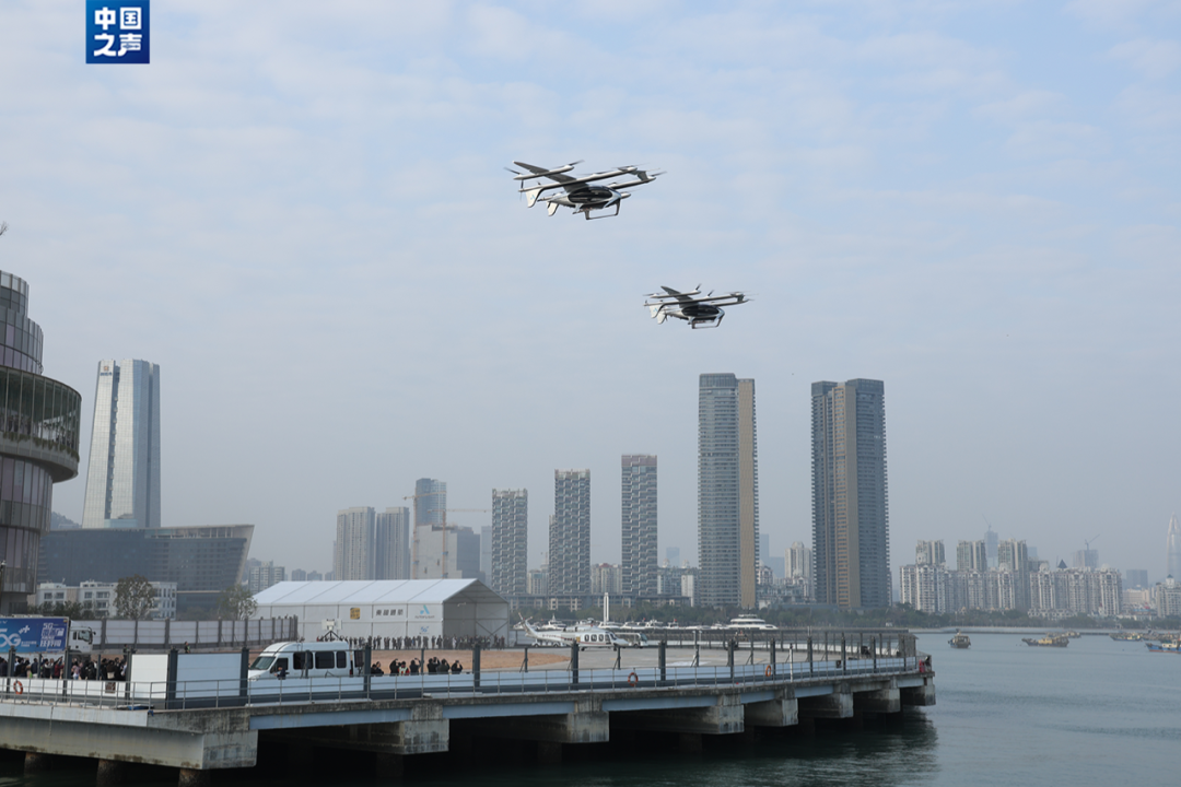 首飛成功！“空中出租車”繪就上海智慧交通新圖景